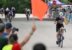 Cyclists take to the streets of Elgin in eighth stop of Chicago Grit series